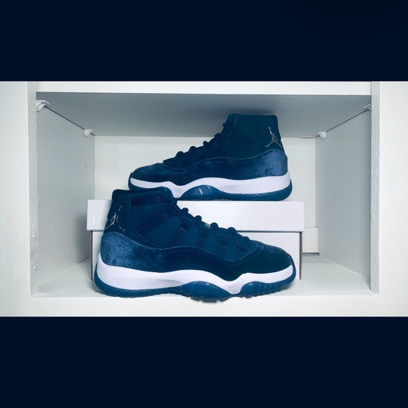 Jordan 11 “Midnight Navy” - Picture 2 of 6